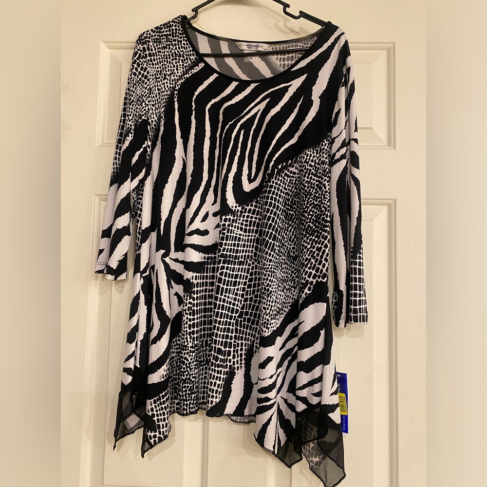 Peter Nygard plus size top. NWT
